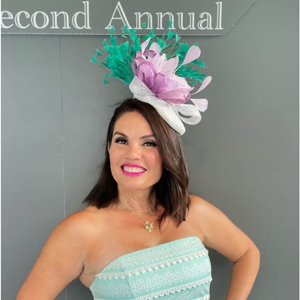Gorgeous fascinator! Perfect for any party!